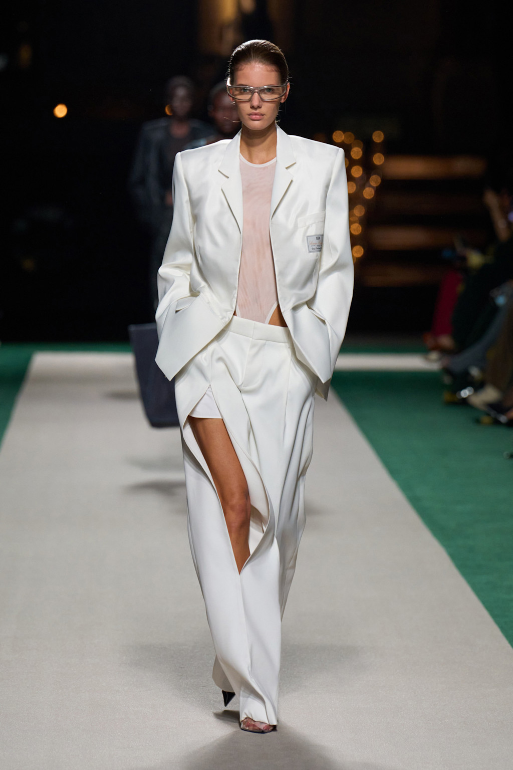 Skromná košileVictoria Beckham, SS25