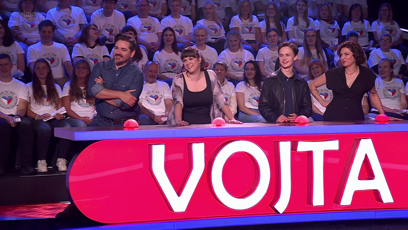 FOTO: Vojta po boku svých kolegů v show Máme rádi Česko zářil v džínovém outfitu.