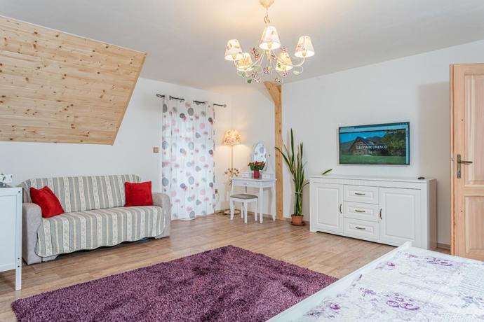 Přímo pod vrchem Kozákov, posvátným místem starých Keltů, stojí Svatá Panna – chalupa se zajímavým příběhem Přímo pod vrchem Kozákov, posvátným místem starých Keltů, stojí Svatá Panna – chalupa se zajímavým příběhem