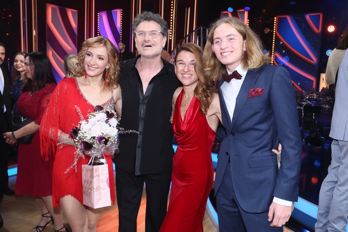 Patrika ve StarDance podporovala samozřejmě manželka a také syn Hynek Patrika ve StarDance podporovala samozřejmě manželka a také syn Hynek
