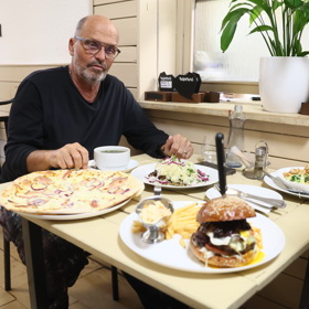 Pizza byla nedodělaná, tagliatelle byly špatně celé.