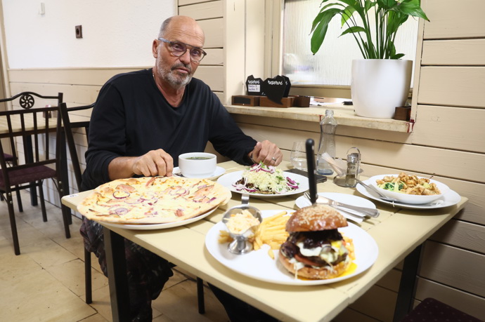 Pizza byla nedodělaná, tagliatelle byly špatně celé.