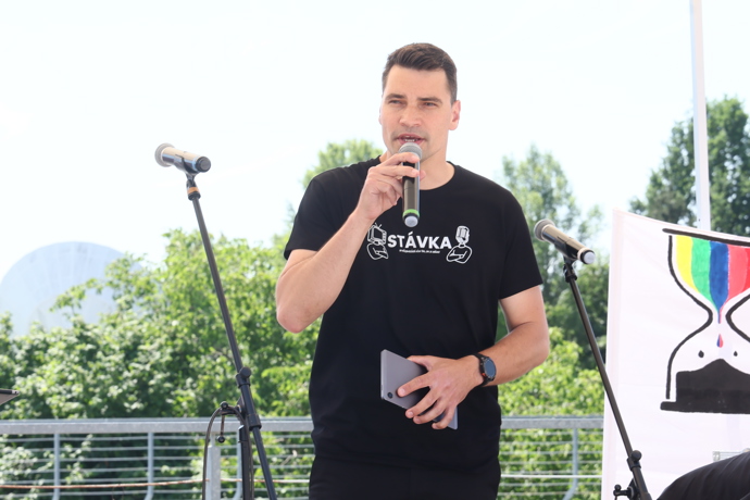 Šokující odchod po 20 letech: Kdo by mohl nahradit Kostkovou s Ebenem ve StarDance? Hlasujte v naší anketě Šokující odchod po 20 letech: Kdo by mohl nahradit Kostkovou s Ebenem ve StarDance? Hlasujte v naší anketě