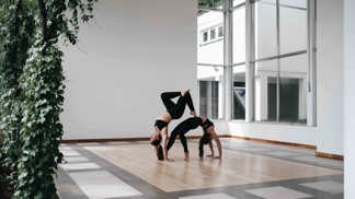 Letní edice projektu Yoga & Special Places ve vile na Barrandově