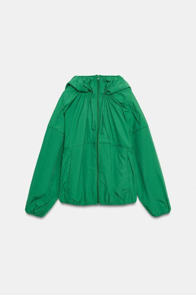 Bunda z technického materiálu s kapucí, Zara, 999 Kč