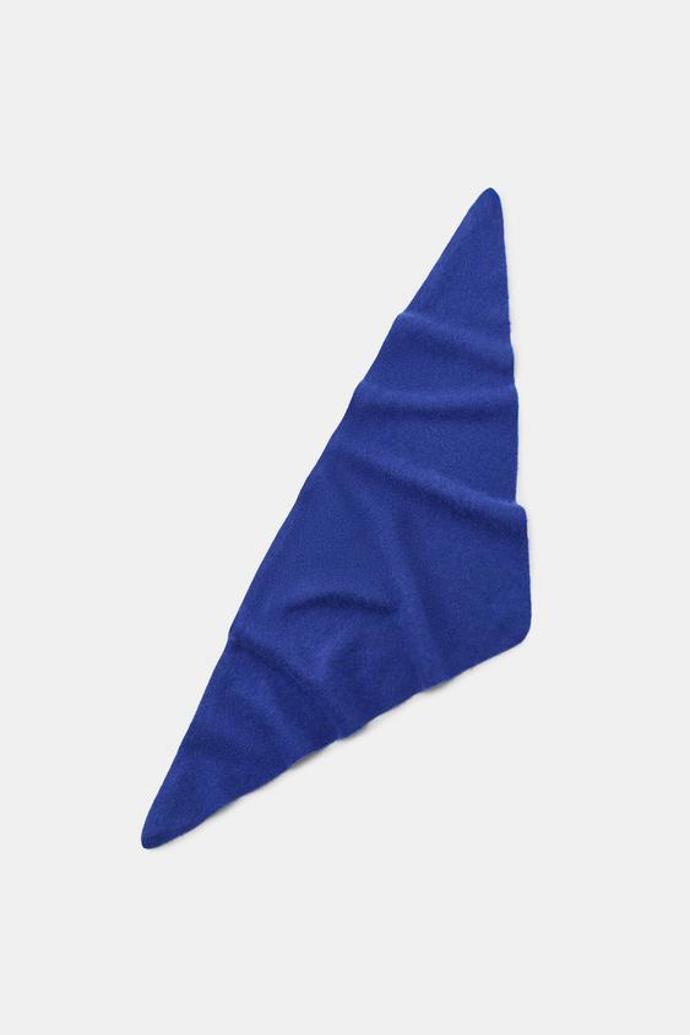 Jednobarevná bandana za 100% kašmíru, Zara, 699 Kč