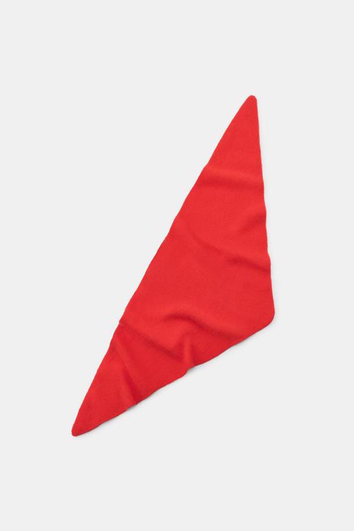 Jednobarevná bandana za 100% kašmíru, Zara, 699 Kč
