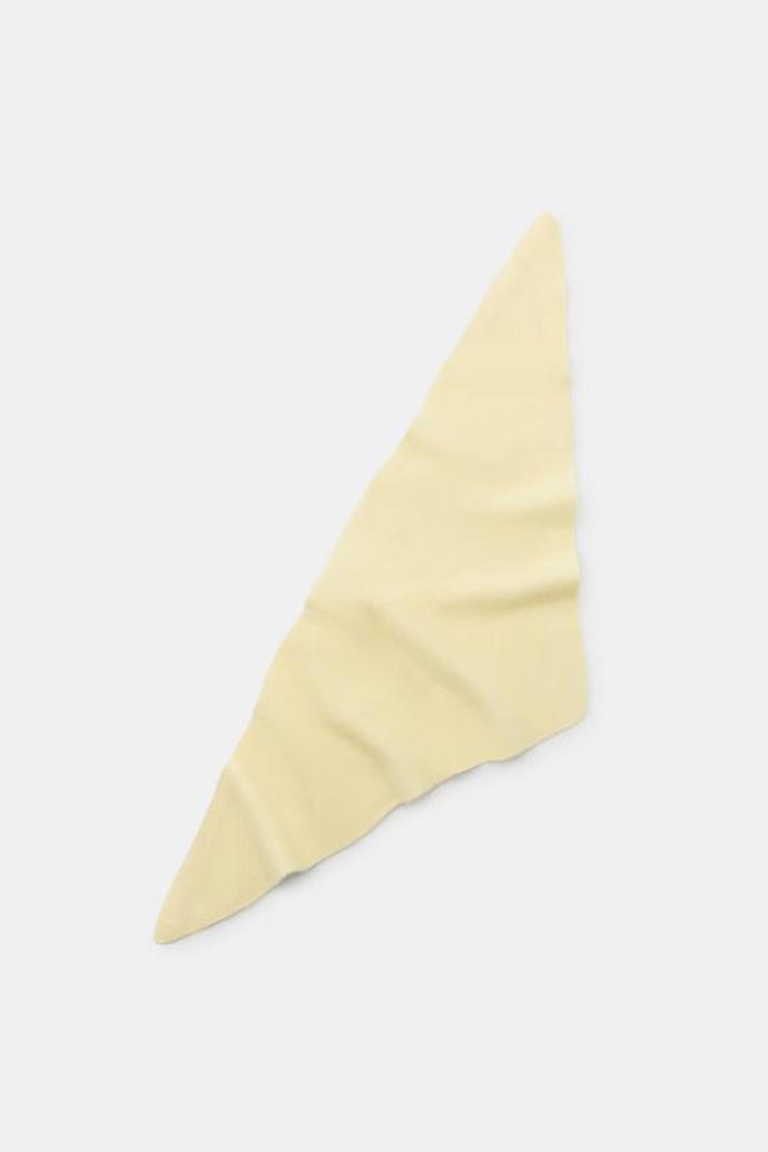Jednobarevná bandana za 100% kašmíru, Zara, 699 Kč