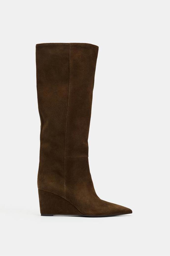Kozačky na klínku ze štípaného semiše, Zara, 2799 Kč