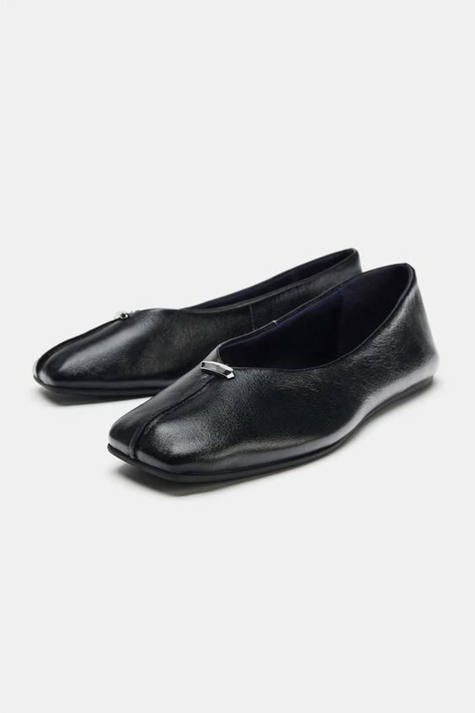 Kožené baleríny s kovovým detailem, Zara, 1299 Kč