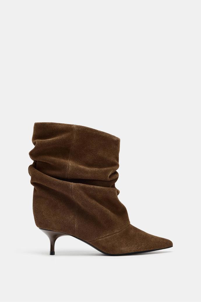 Řasené kotníčkové boty ze štípaného semiše, Zara, 2299 kč