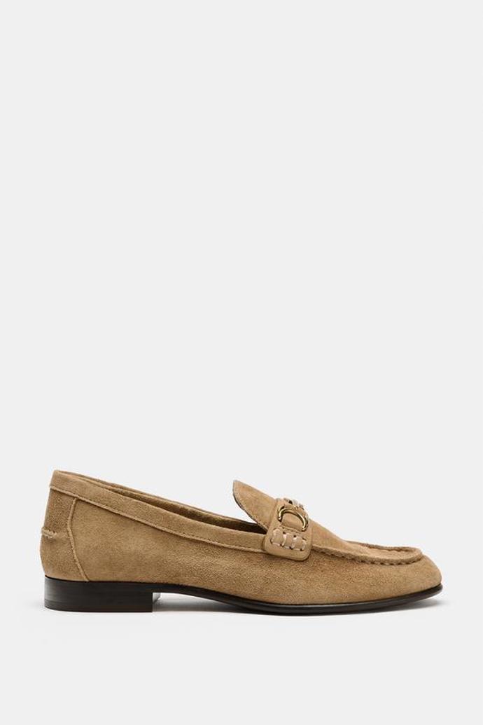 Semišové mokasíny s kovovou ozdobou, Zara, 1299 Kč
