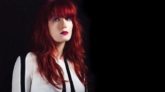 Zářivá rusovláska jako Florence Welch