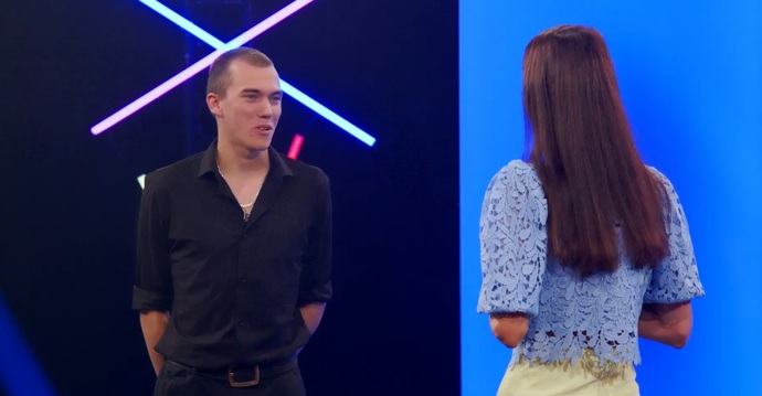 Standa si přišel do nahé seznamovací reality show hledat dominantní ženu.