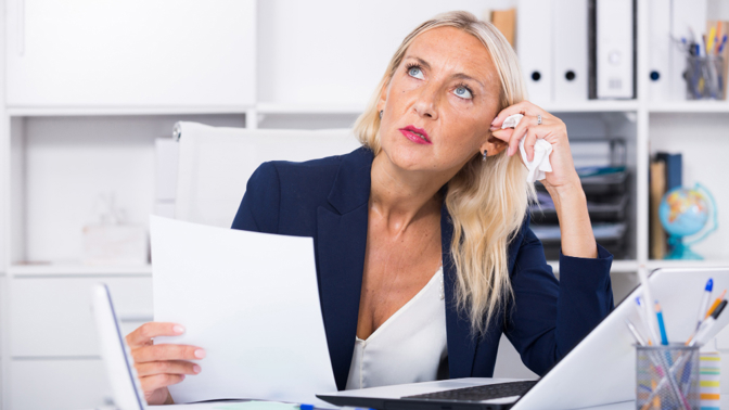 Menopauza může ženám komplikovat kariéru, předsudky tady pořád jsou