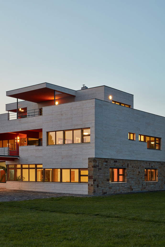 Volmanova vila vznikla v letech 1938 až 1939 podle návrhu architektů Jiřího Štursy a Karla Janů