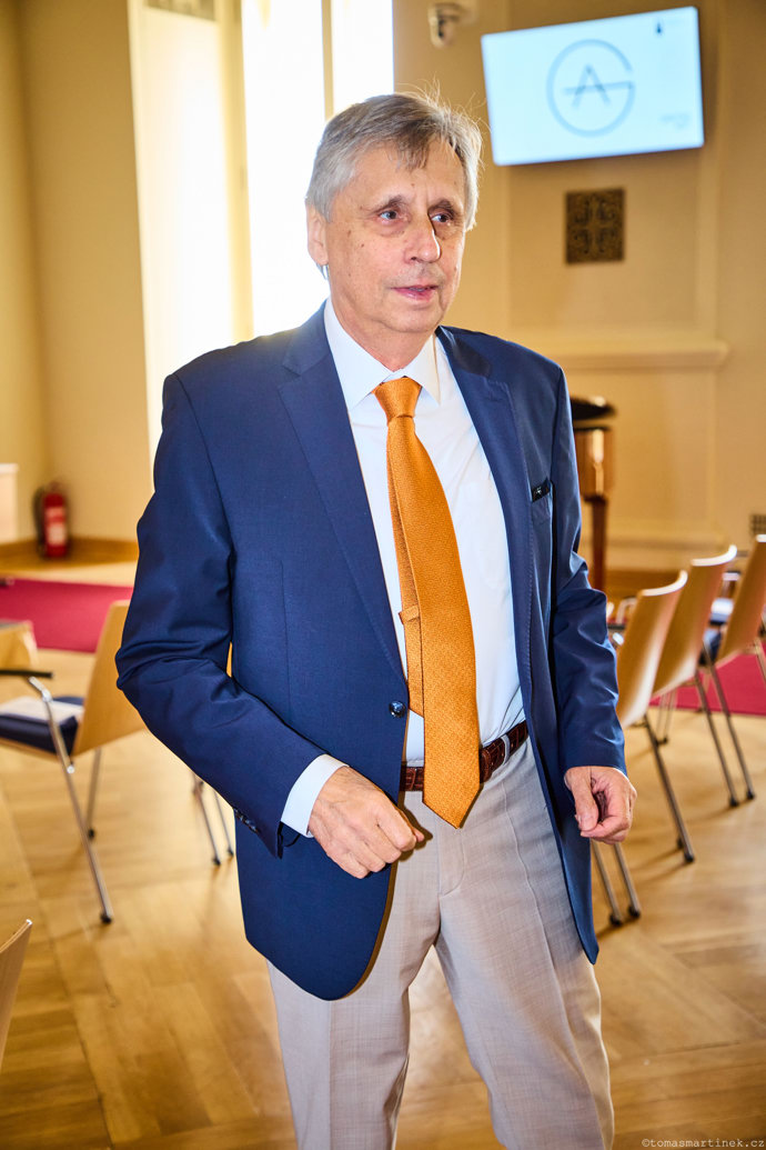 Předávání se zúčastnil i bývalý předseda vlády ČR, Jan Fischer. 