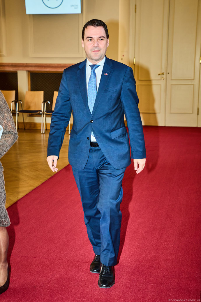 Petr Macinka se po celou dobu choval velmi slušně. 