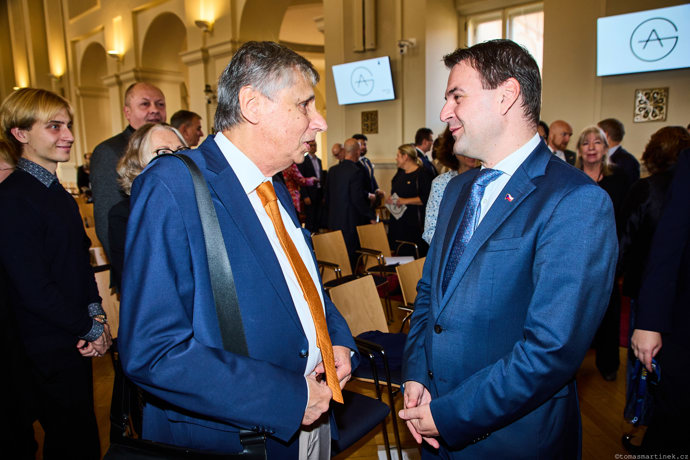 Jan Fischer s Petrem Macinkou na předávání cen Gratias Agit 2026. 