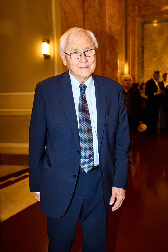 Herec Jaroslav Satoranský v Obecním domě na koncertě Dáši Zázůrkové. 