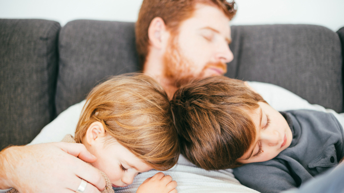 Muži spí hůře než kdysi, největší spánkovou deprivací trpí otcové malých dětí a muži po padesátce Muži spí hůře než kdysi, největší spánkovou deprivací trpí otcové malých dětí a muži po padesátce