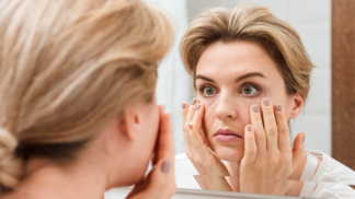 Neobvyklé příznaky menopauzy, které vás můžou zaskočit. Pálení jazyka, brnění rukou i nové chloupky na obličeji Neobvyklé příznaky menopauzy, které vás můžou zaskočit. Pálení jazyka, brnění rukou i nové chloupky na obličeji