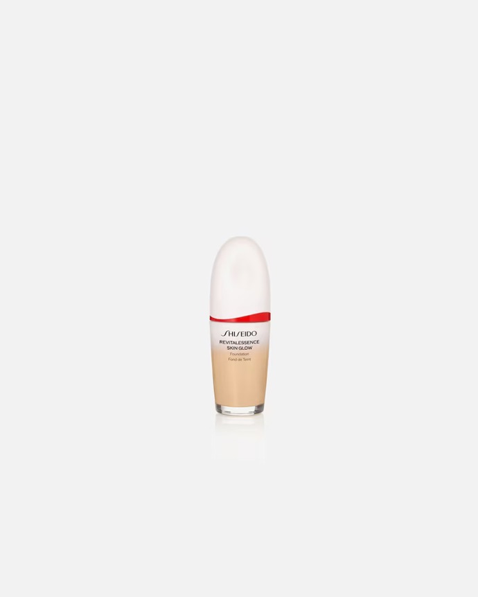Shiseido Revitalessence Skin Glow Foundation, 30 ml, 1 650 Kč, prodává Douglas.