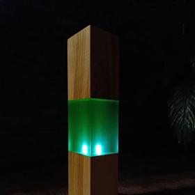 Projde se po lese, přinese kus dřeva, vyrobí lampu: Teprve devatenáctiletý Jakub má koníčka, který se mění v profesi. Uživit se jím prý dá
