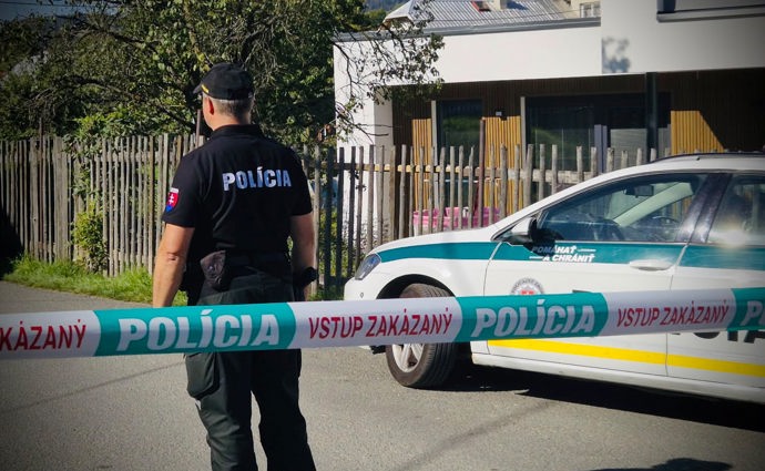 Na místě zasahovali policisté, záchranáři i členové Slovenského červeného kříže.
