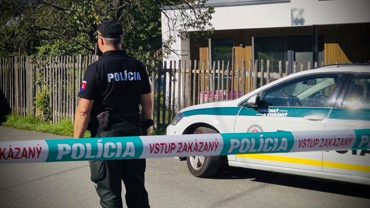 Na místě zasahovali policisté, záchranáři i členové Slovenského červeného kříže. Na místě zasahovali policisté, záchranáři i členové Slovenského červeného kříže.