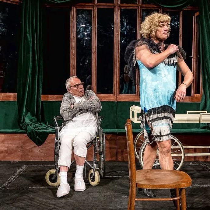Převážnou část své bohaté kariéry zasvětil divadelním prknům.