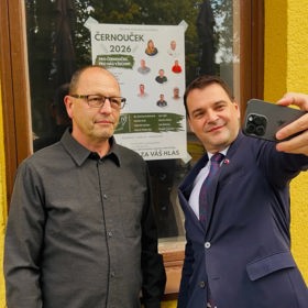 Petr Macinka navštívil Černouček, kde si popovídal s místními.