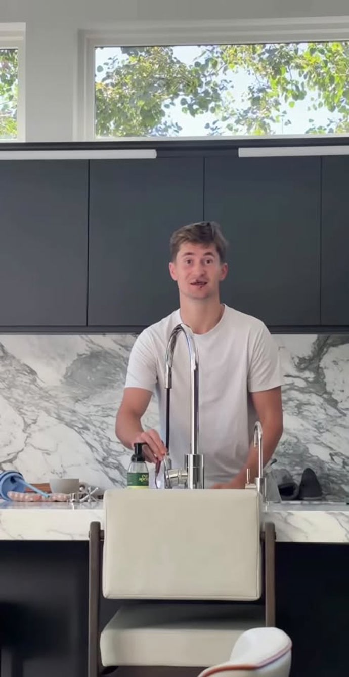Martin Nečas si domů také přivezl zranění. 