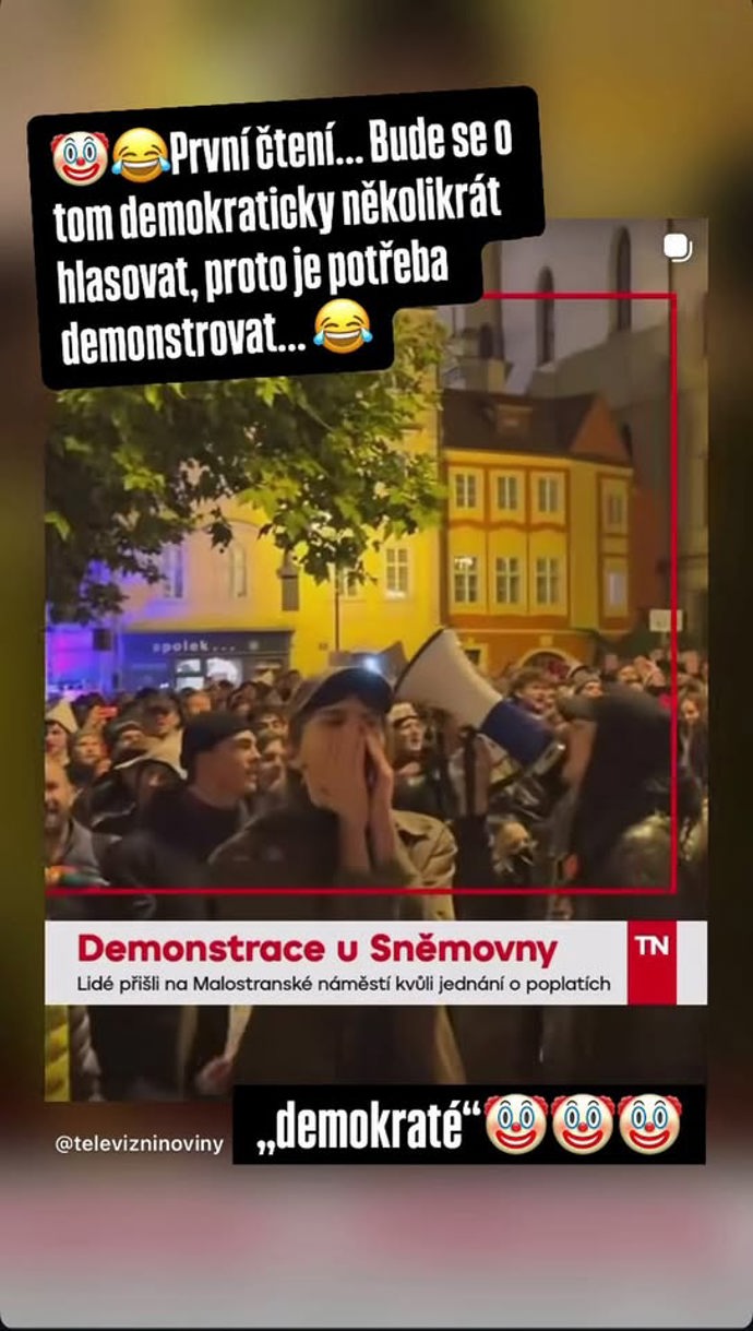 Filip Turek má na demonstranty, kteří v pátek přišli na Malostranském náměstí jasný názor. 