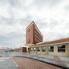 Chebské nádraží se vrací do 60. let. Architekti zachrání Dandův interiér a nahoře otevřou „maják nad Chebem“ Chebské nádraží se vrací do 60. let. Architekti zachrání Dandův interiér a nahoře otevřou „maják nad Chebem“