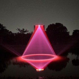 Pražské ulice se promění ve světelnou galerii. Letos vás Signal Festival zavede i do nečekaných zákoutí Pražské ulice se promění ve světelnou galerii. Letos vás Signal Festival zavede i do nečekaných zákoutí