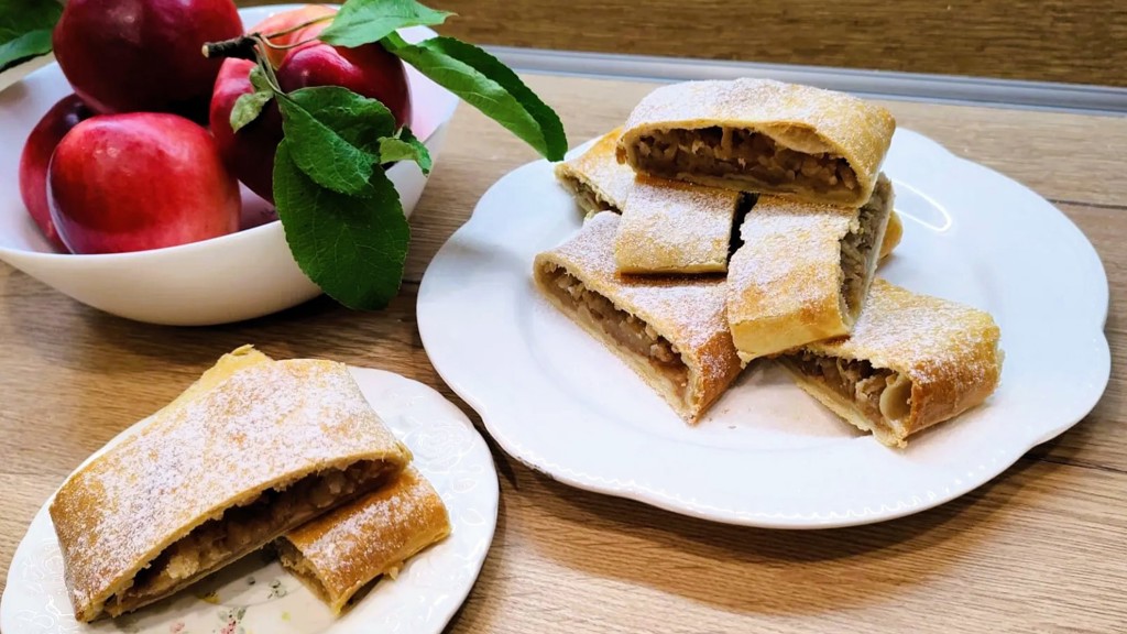 Příběh jablečného štrúdlu: Cesta z Orientu na náš stůl a recept na bleskové těsto ze 3 surovin