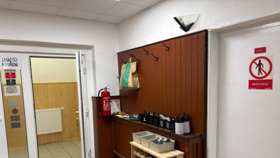 FOTO: Vstup do objektu hospůdky, kterým návštěvníci přicházejí do vnitřních prostor.