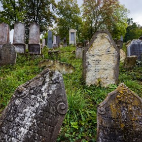 Nejzajímavější hřbitovy Česka: Jeden má 108 kapliček, jiný je velký jako malý rodinný dům