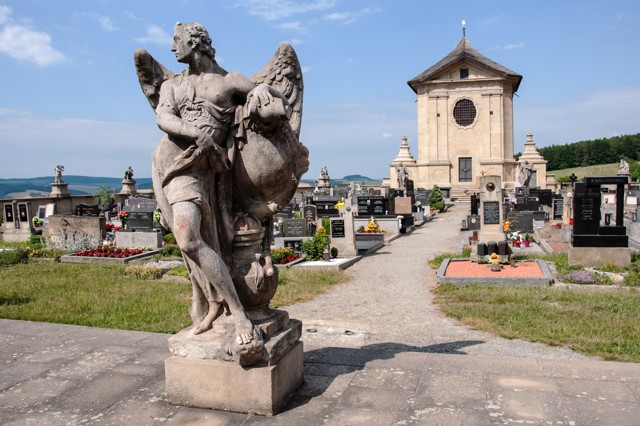 Nejzajímavější hřbitovy Česka: Jeden má 108 kapliček, jiný je velký jako malý rodinný dům