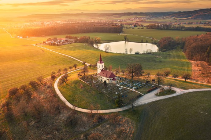 Nejzajímavější hřbitovy Česka: Jeden má 108 kapliček, jiný je velký jako malý rodinný dům Nejzajímavější hřbitovy Česka: Jeden má 108 kapliček, jiný je velký jako malý rodinný dům