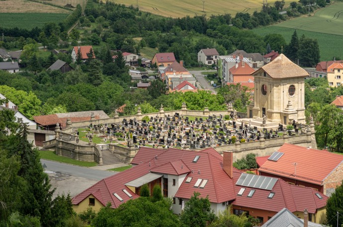 Nejzajímavější hřbitovy Česka: Jeden má 108 kapliček, jiný je velký jako malý rodinný dům Nejzajímavější hřbitovy Česka: Jeden má 108 kapliček, jiný je velký jako malý rodinný dům