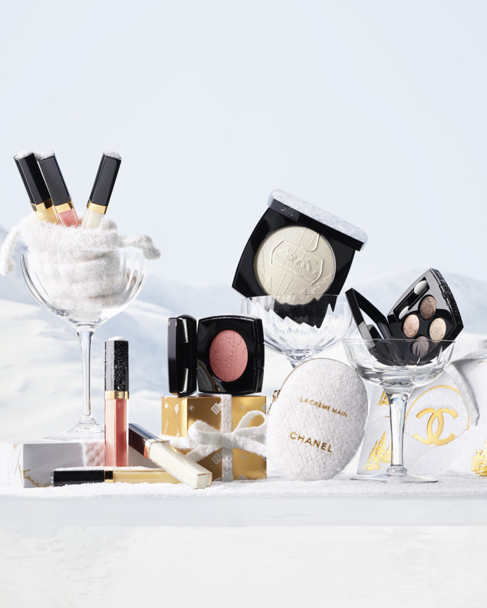 Chanel představuje vánoční kolekci Holiday 2026 a vůni Paris – St. Moritz