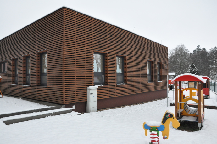 Zapomeňte na školku, jakou znáte. V malé vesnické mateřince se změnila pravidla, děti si samy určují, co chtějí zažít Zapomeňte na školku, jakou znáte. V malé vesnické mateřince se změnila pravidla, děti si samy určují, co chtějí zažít