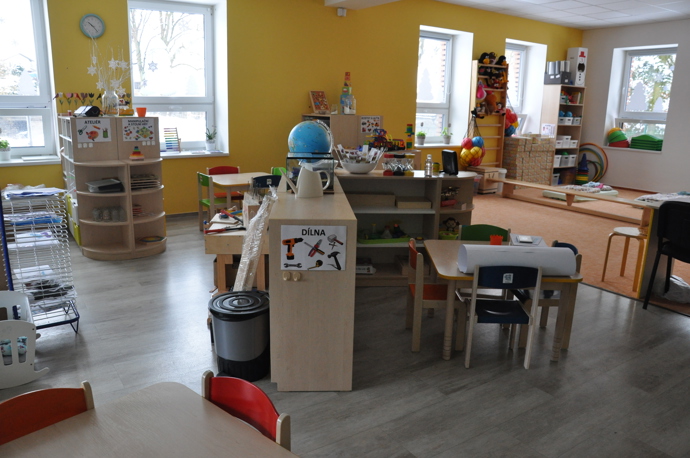 Zapomeňte na školku, jakou znáte. V malé vesnické mateřince se změnila pravidla, děti si samy určují, co chtějí zažít Zapomeňte na školku, jakou znáte. V malé vesnické mateřince se změnila pravidla, děti si samy určují, co chtějí zažít