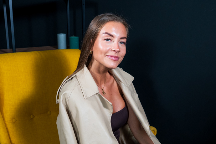 Monika Tomanová v pořadu eXtra Host.