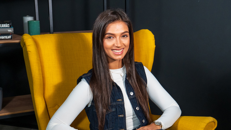 EXtra host Vanesa Godlová