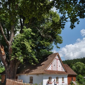 Opravit jde vše, záleží na energii, s níž do obnovy člověk vstupuje, říká architekt Marek Štukhejl a jeho Chalupa pod lípou je toho důkazem 