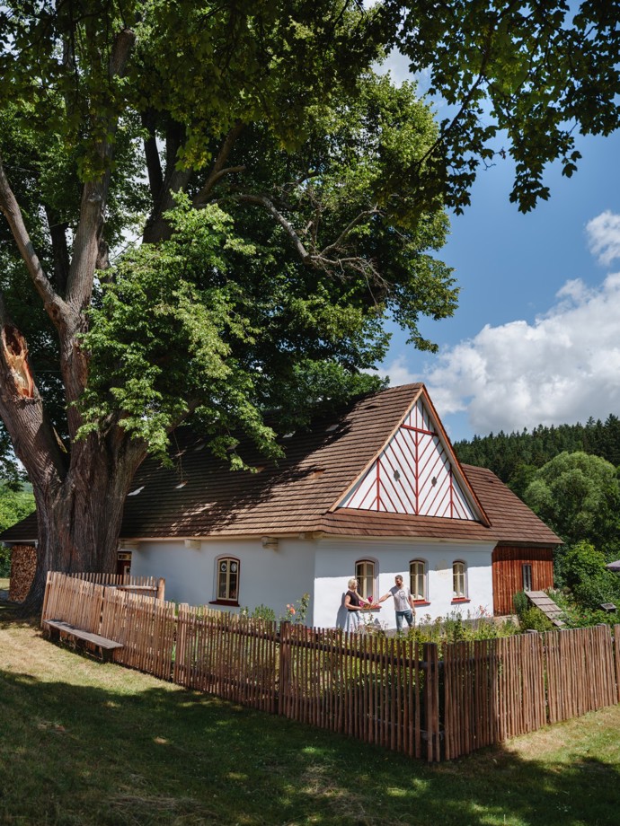 Opravit jde vše, záleží na energii, s níž do obnovy člověk vstupuje, říká architekt Marek Štukhejl a jeho Chalupa pod lípou je toho důkazem Opravit jde vše, záleží na energii, s níž do obnovy člověk vstupuje, říká architekt Marek Štukhejl a jeho Chalupa pod lípou je toho důkazem
