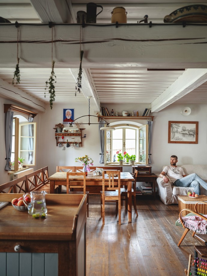Opravit jde vše, záleží na energii, s níž do obnovy člověk vstupuje, říká architekt Marek Štukhejl a jeho Chalupa pod lípou je toho důkazem Opravit jde vše, záleží na energii, s níž do obnovy člověk vstupuje, říká architekt Marek Štukhejl a jeho Chalupa pod lípou je toho důkazem